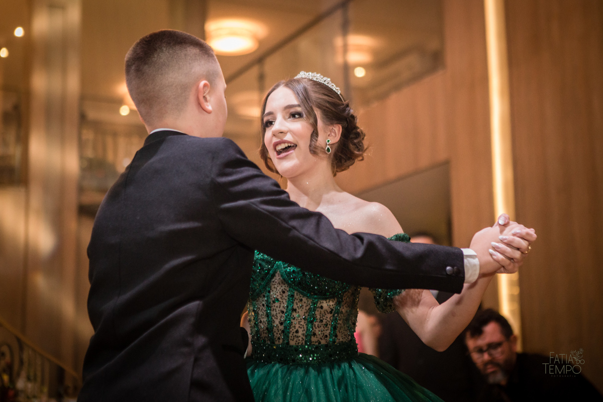 Debutante, 15 anos, mansão, buffet, festa, balada, xv, adolescente, dj, decoração, maquiagem, cabelo, mulher, make, glamour, east side, robô de Led, fotografia, vestido de noiva, vestido de festa, vestido, família, palmeiras, palestra, mancha verde, 