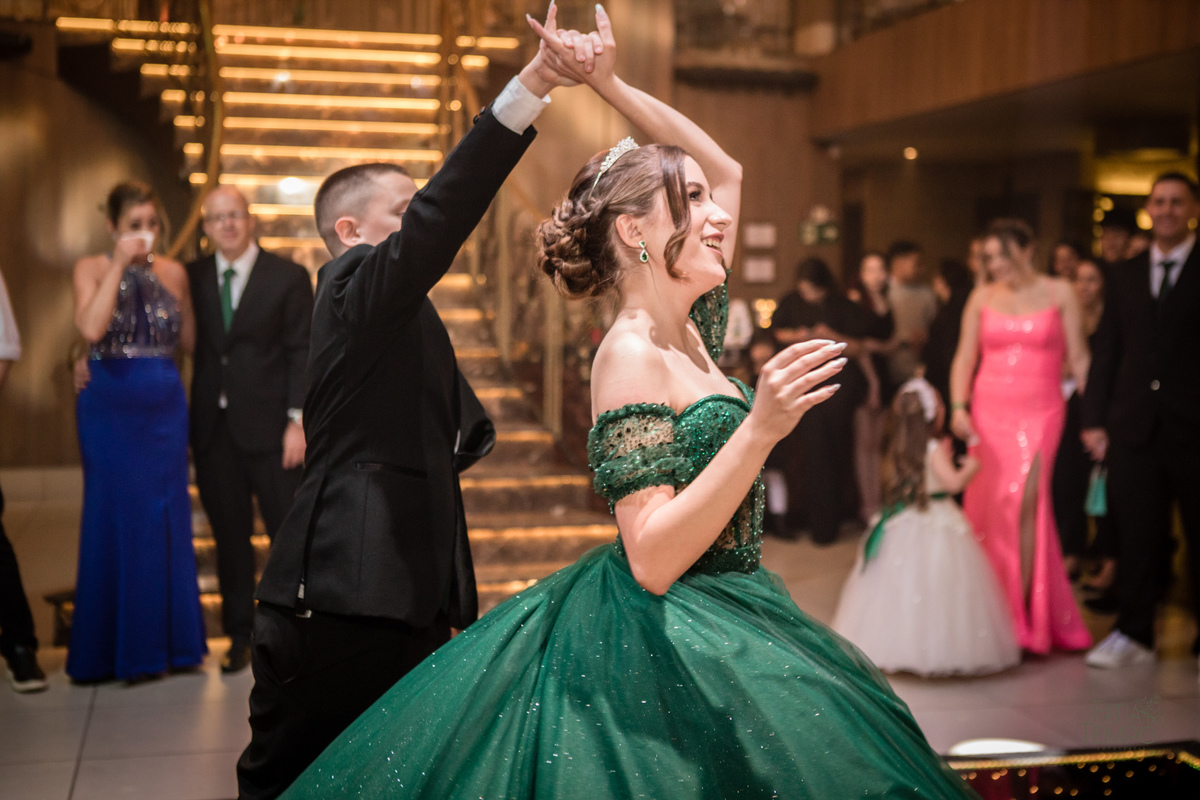 Debutante, 15 anos, mansão, buffet, festa, balada, xv, adolescente, dj, decoração, maquiagem, cabelo, mulher, make, glamour, east side, robô de Led, fotografia, vestido de noiva, vestido de festa, vestido, família, palmeiras, palestra, mancha verde, 