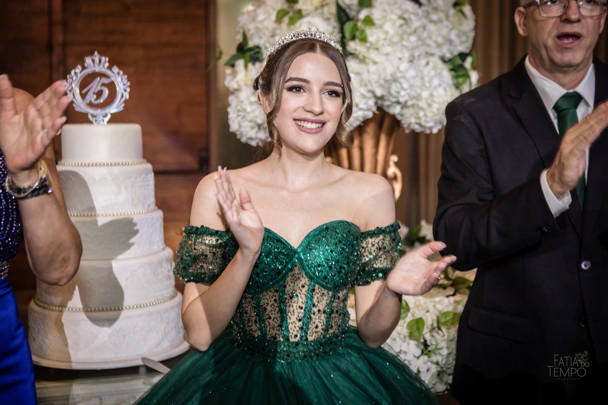 Debutante, 15 anos, mansão, buffet, festa, balada, xv, adolescente, dj, decoração, maquiagem, cabelo, mulher, make, glamour, east side, robô de Led, fotografia, vestido de noiva, vestido de festa, vestido, família, palmeiras, palestra, mancha verde, 