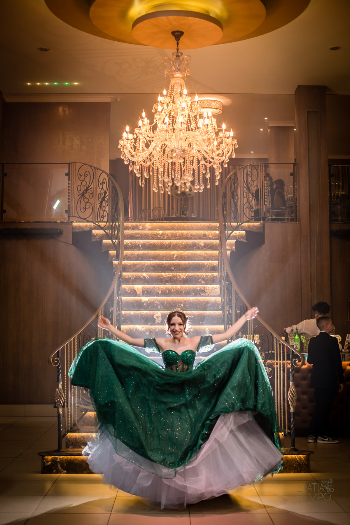 Debutante, 15 anos, mansão, buffet, festa, balada, xv, adolescente, dj, decoração, maquiagem, cabelo, mulher, make, glamour, east side, robô de Led, fotografia, vestido de noiva, vestido de festa, vestido, família, palmeiras, palestra, mancha verde, 