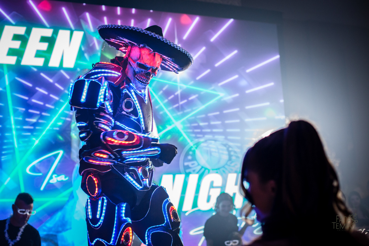 Debutante, 15 anos, mansão, buffet, festa, balada, xv, adolescente, dj, decoração, maquiagem, cabelo, mulher, make, glamour, east side, robô de Led, fotografia, vestido de noiva, vestido de festa, vestido, família, palmeiras, palestra, mancha verde, 