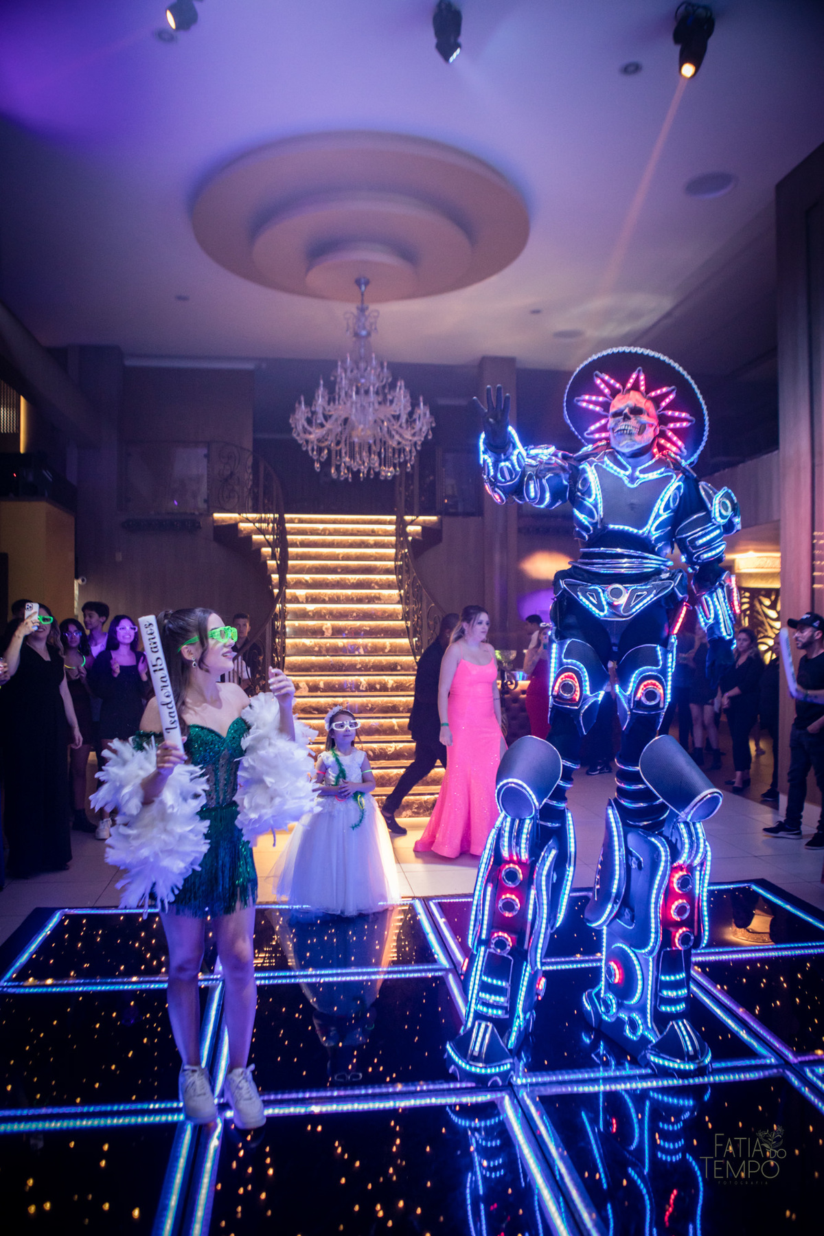 Debutante, 15 anos, mansão, buffet, festa, balada, xv, adolescente, dj, decoração, maquiagem, cabelo, mulher, make, glamour, east side, robô de Led, fotografia, vestido de noiva, vestido de festa, vestido, família, palmeiras, palestra, mancha verde, 