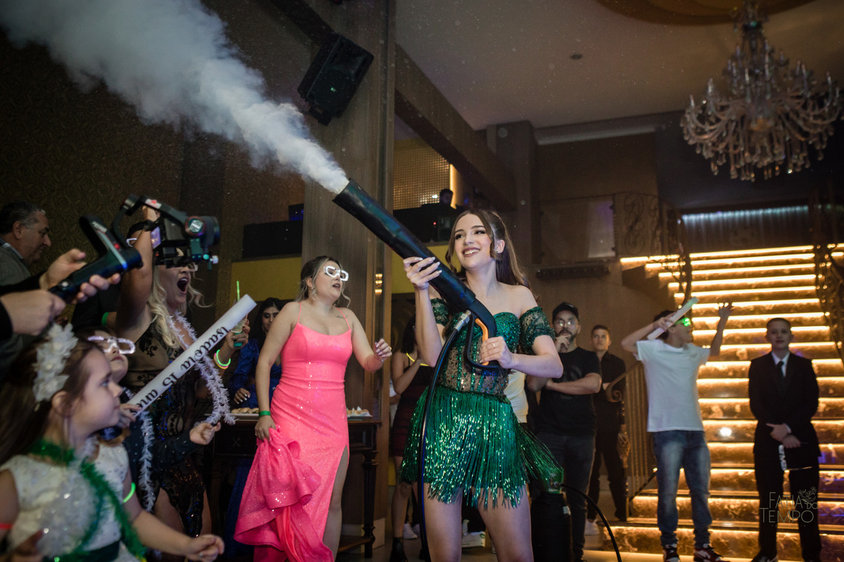 Debutante, 15 anos, mansão, buffet, festa, balada, xv, adolescente, dj, decoração, maquiagem, cabelo, mulher, make, glamour, east side, robô de Led, fotografia, vestido de noiva, vestido de festa, vestido, família, palmeiras, palestra, mancha verde, 