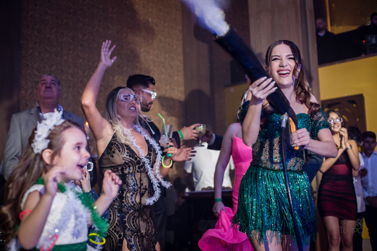 Debutante, 15 anos, mansão, buffet, festa, balada, xv, adolescente, dj, decoração, maquiagem, cabelo, mulher, make, glamour, east side, robô de Led, fotografia, vestido de noiva, vestido de festa, vestido, família, palmeiras, palestra, mancha verde, 