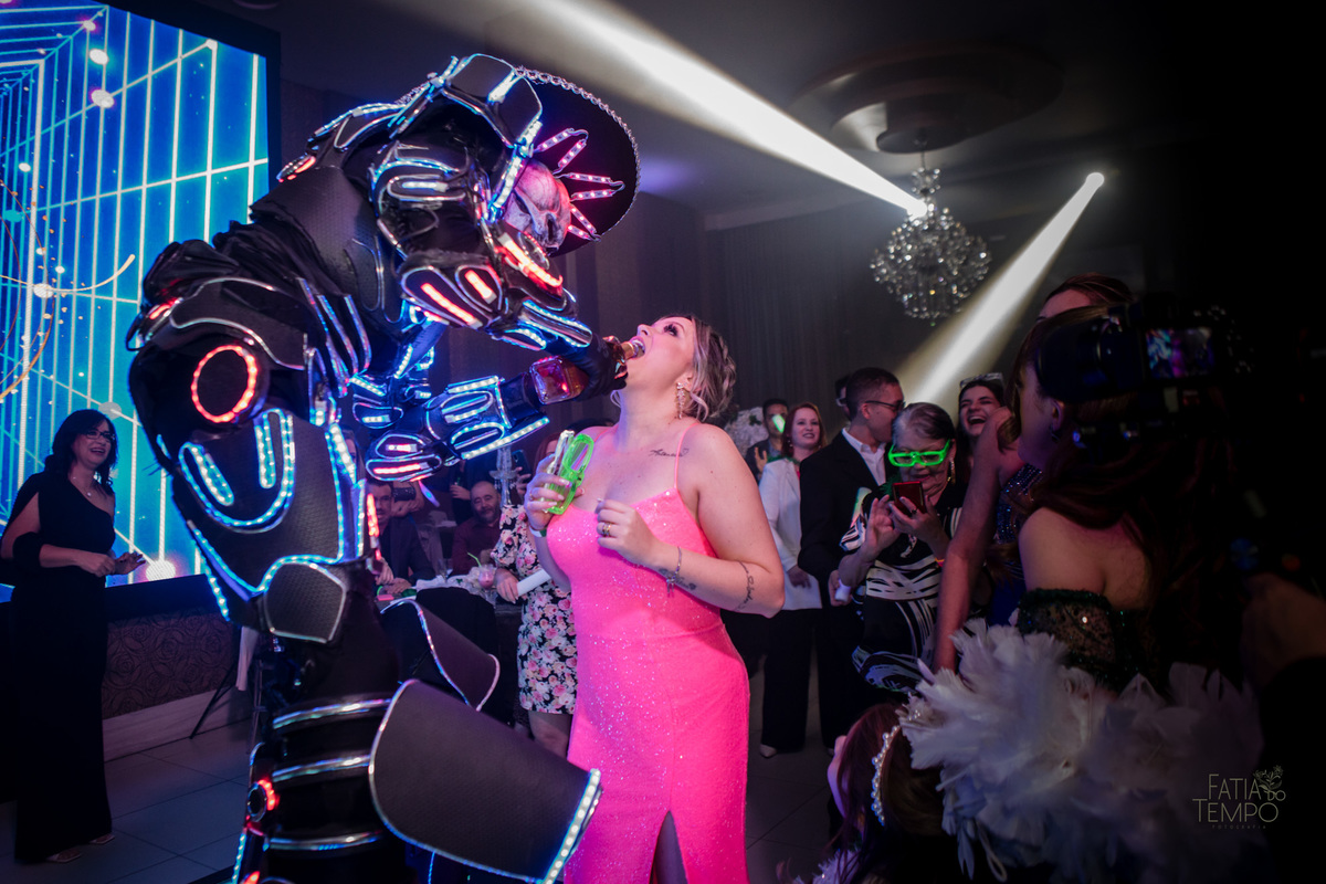 Debutante, 15 anos, mansão, buffet, festa, balada, xv, adolescente, dj, decoração, maquiagem, cabelo, mulher, make, glamour, east side, robô de Led, fotografia, vestido de noiva, vestido de festa, vestido, família, palmeiras, palestra, mancha verde, 