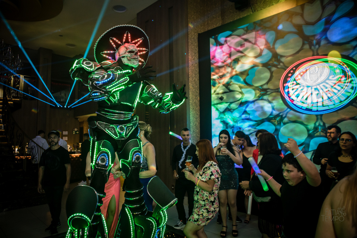 Debutante, 15 anos, mansão, buffet, festa, balada, xv, adolescente, dj, decoração, maquiagem, cabelo, mulher, make, glamour, east side, robô de Led, fotografia, vestido de noiva, vestido de festa, vestido, família, palmeiras, palestra, mancha verde, 