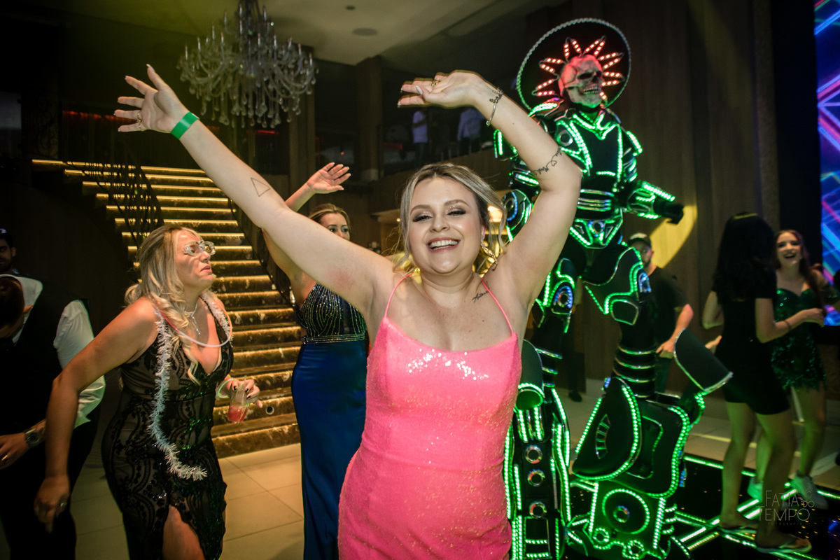 Debutante, 15 anos, mansão, buffet, festa, balada, xv, adolescente, dj, decoração, maquiagem, cabelo, mulher, make, glamour, east side, robô de Led, fotografia, vestido de noiva, vestido de festa, vestido, família, palmeiras, palestra, mancha verde, 