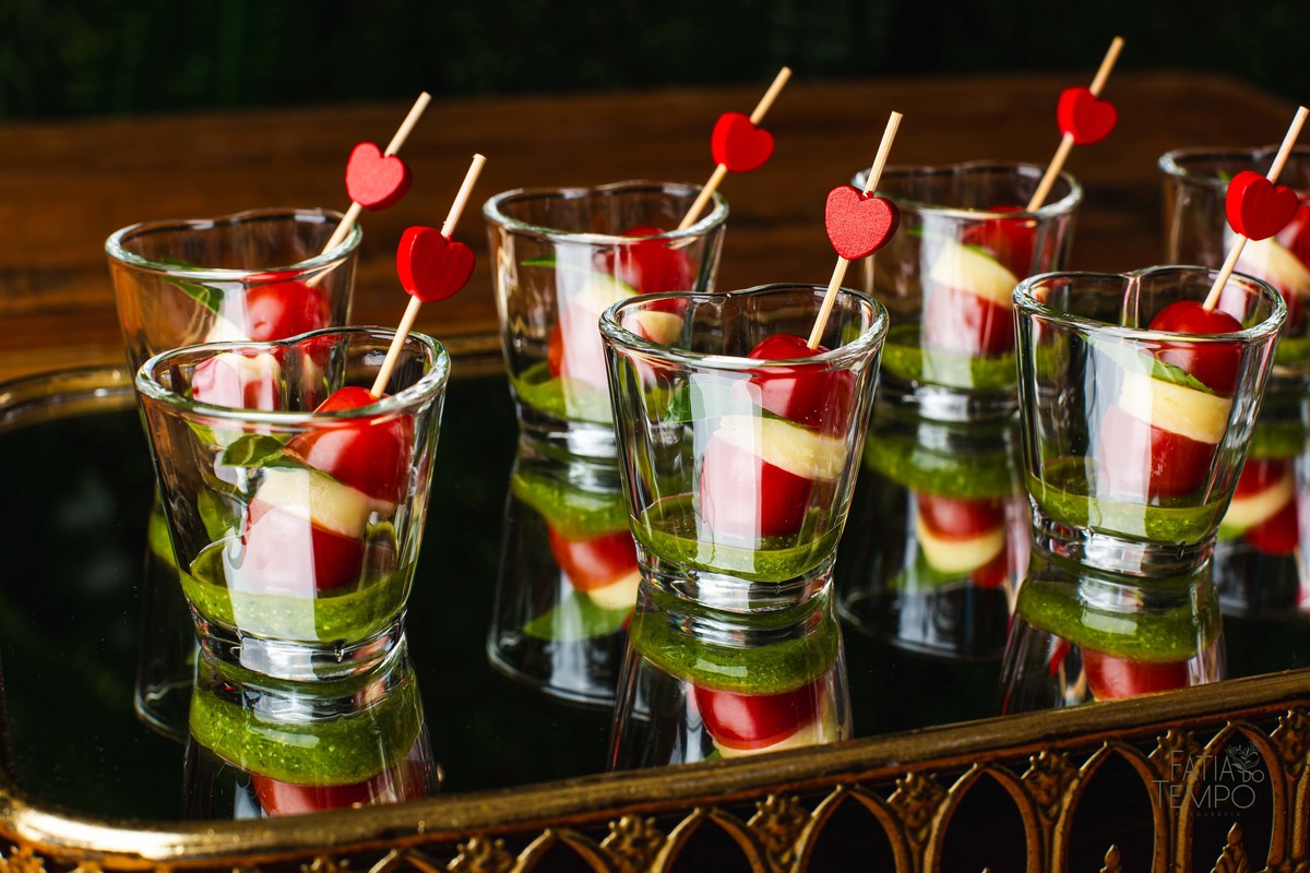 Gastronomia, culinária, comida, cardápio, portfólio, refeição, entrada, prato principal, menu, Buffet, chef, cozinheiro, cozinheira, cozinha, cozinhando, receita, temperos, ervas, ingredientes, verduras, legumes, fome, almoço, festa, jantar, 