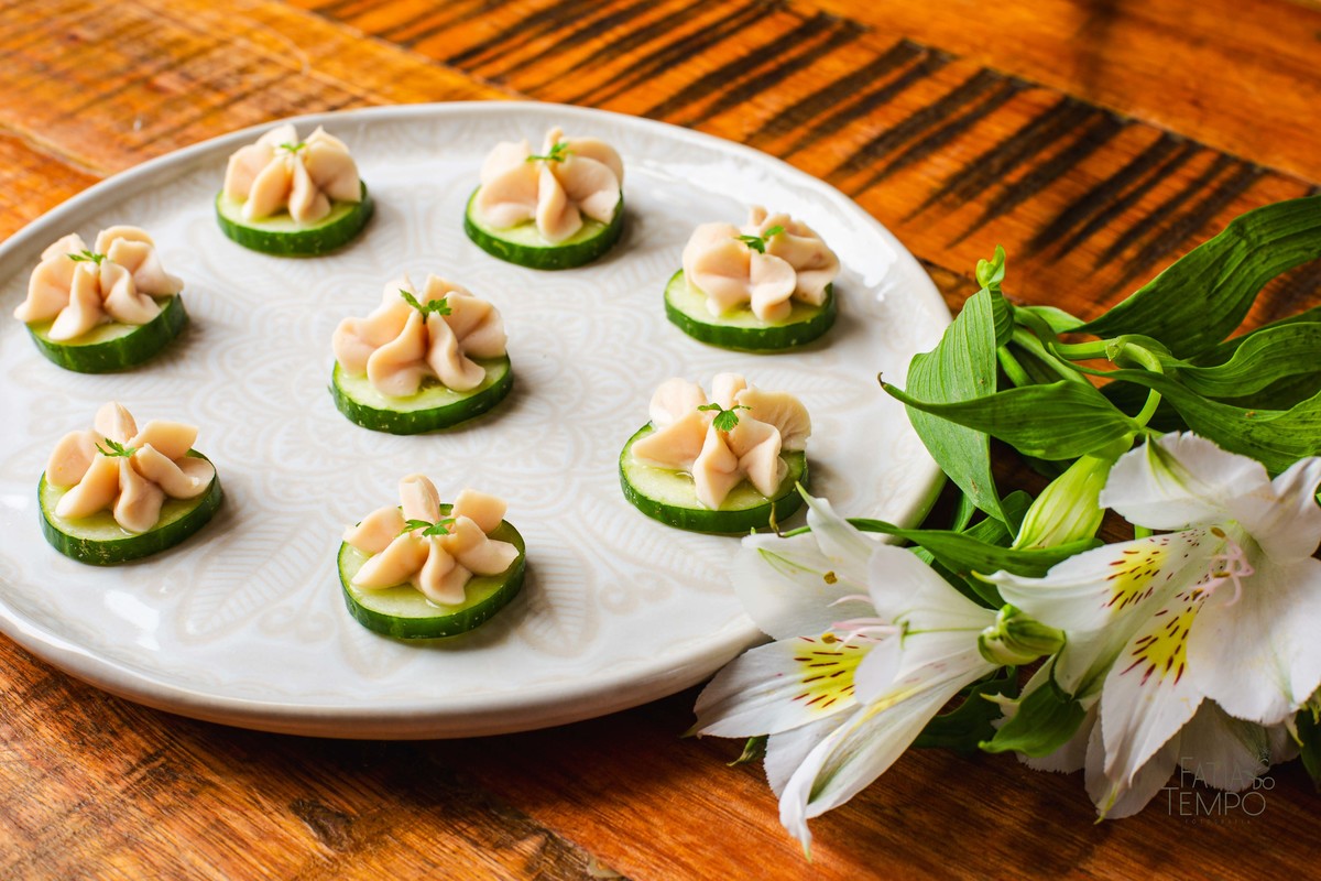 Gastronomia, culinária, comida, cardápio, portfólio, refeição, entrada, prato principal, menu, Buffet, chef, cozinheiro, cozinheira, cozinha, cozinhando, receita, temperos, ervas, ingredientes, verduras, legumes, fome, almoço, festa, jantar, 