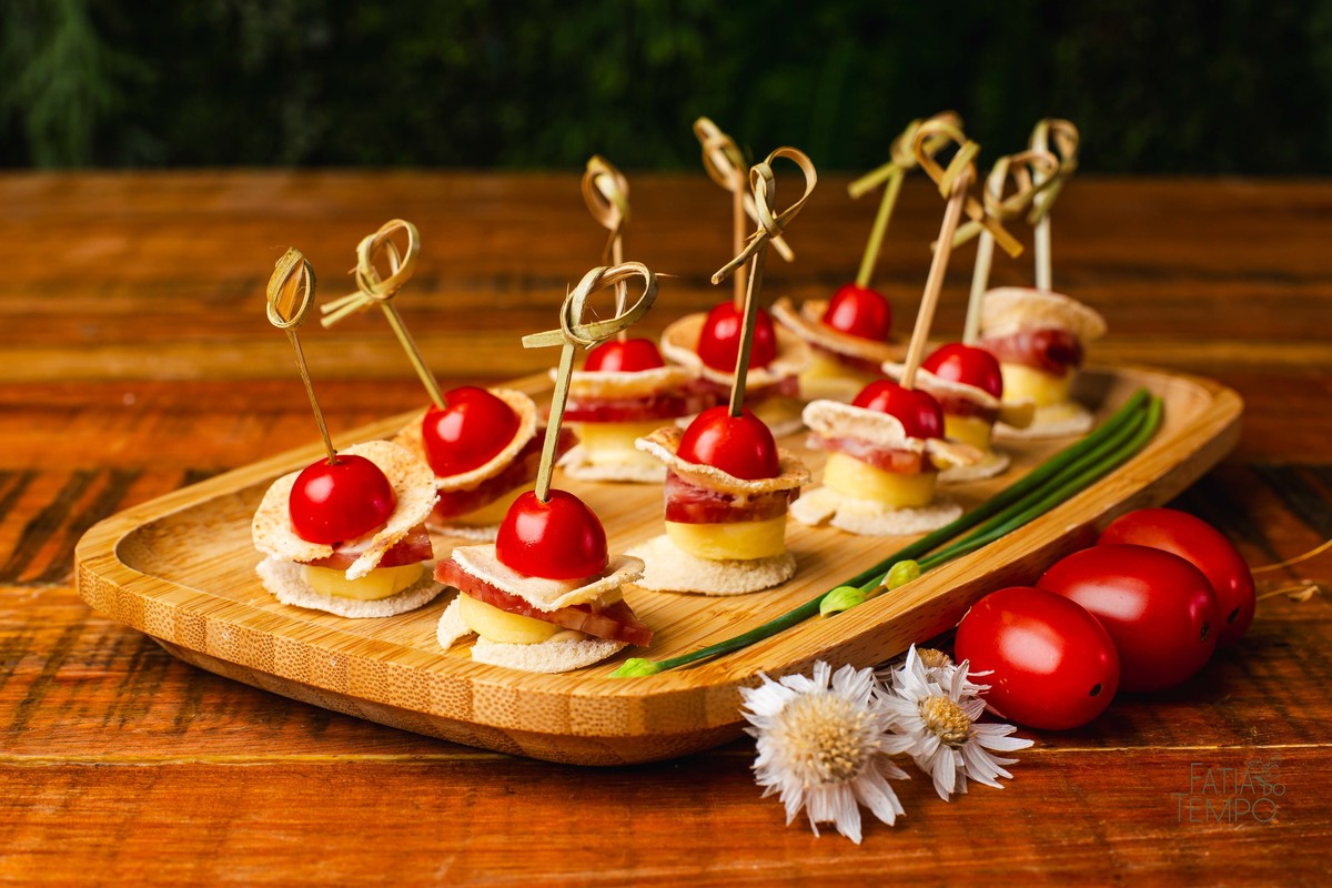 Gastronomia, culinária, comida, cardápio, portfólio, refeição, entrada, prato principal, menu, Buffet, chef, cozinheiro, cozinheira, cozinha, cozinhando, receita, temperos, ervas, ingredientes, verduras, legumes, fome, almoço, festa, jantar, 