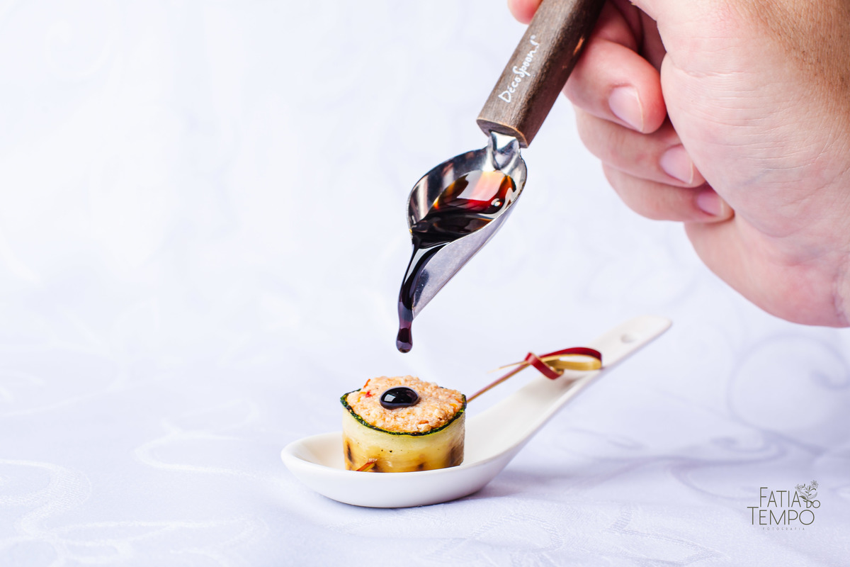 Gastronomia, culinária, comida, cardápio, portfólio, refeição, entrada, prato principal, menu, Buffet, chef, cozinheiro, cozinheira, cozinha, cozinhando, receita, temperos, ervas, ingredientes, verduras, legumes, fome, almoço, festa, jantar, 