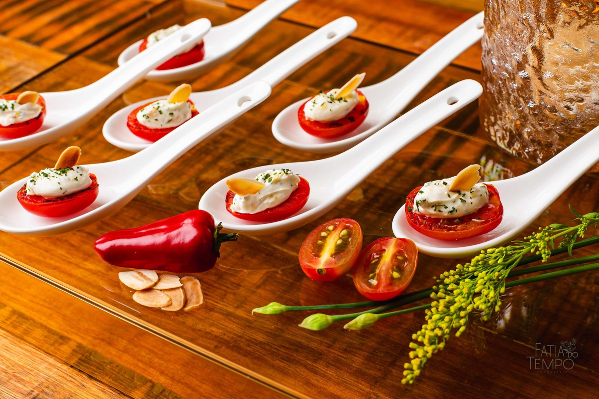 Gastronomia, culinária, comida, cardápio, portfólio, refeição, entrada, prato principal, menu, Buffet, chef, cozinheiro, cozinheira, cozinha, cozinhando, receita, temperos, ervas, ingredientes, verduras, legumes, fome, almoço, festa, jantar, 