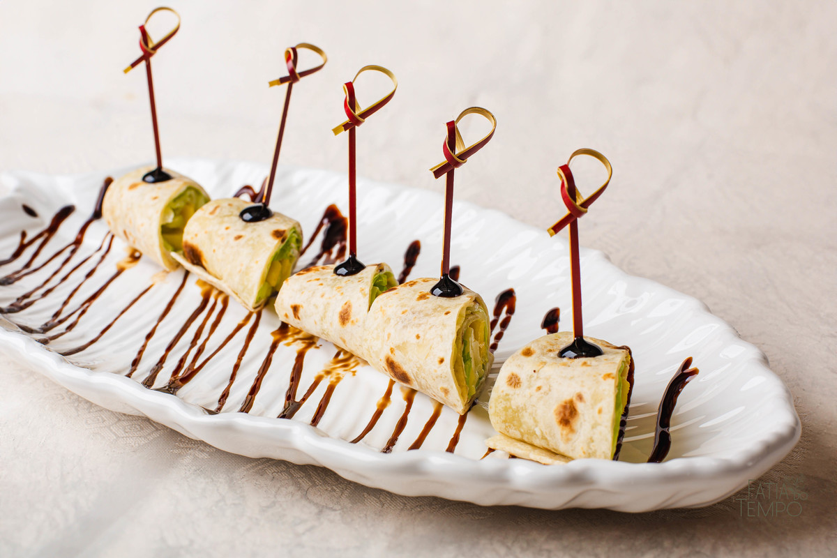 Gastronomia, culinária, comida, cardápio, portfólio, refeição, entrada, prato principal, menu, Buffet, chef, cozinheiro, cozinheira, cozinha, cozinhando, receita, temperos, ervas, ingredientes, verduras, legumes, fome, almoço, festa, jantar, 