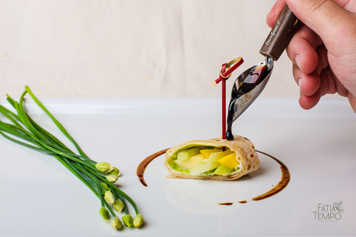 Gastronomia, culinária, comida, cardápio, portfólio, refeição, entrada, prato principal, menu, Buffet, chef, cozinheiro, cozinheira, cozinha, cozinhando, receita, temperos, ervas, ingredientes, verduras, legumes, fome, almoço, festa, jantar, 