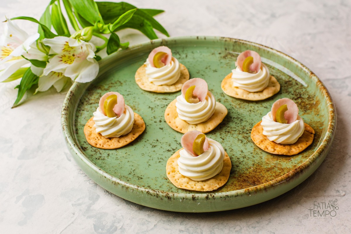 Gastronomia, culinária, comida, cardápio, portfólio, refeição, entrada, prato principal, menu, Buffet, chef, cozinheiro, cozinheira, cozinha, cozinhando, receita, temperos, ervas, ingredientes, verduras, legumes, fome, almoço, festa, jantar, 