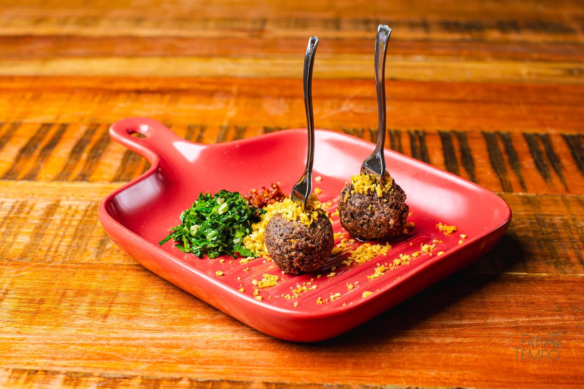 Gastronomia, culinária, comida, cardápio, portfólio, refeição, entrada, prato principal, menu, Buffet, chef, cozinheiro, cozinheira, cozinha, cozinhando, receita, temperos, ervas, ingredientes, verduras, legumes, fome, almoço, festa, jantar, 