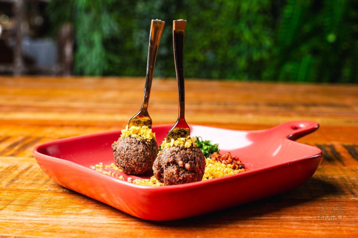 Gastronomia, culinária, comida, cardápio, portfólio, refeição, entrada, prato principal, menu, Buffet, chef, cozinheiro, cozinheira, cozinha, cozinhando, receita, temperos, ervas, ingredientes, verduras, legumes, fome, almoço, festa, jantar, 