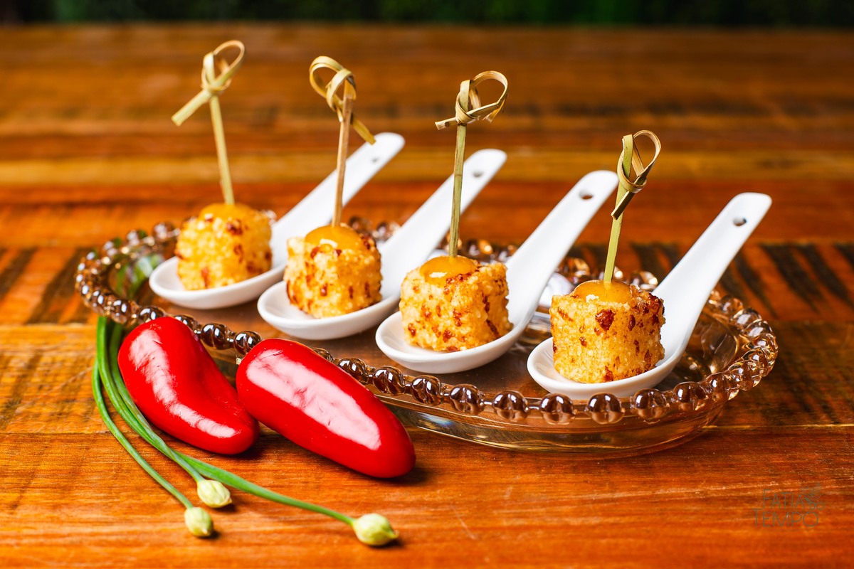 Gastronomia, culinária, comida, cardápio, portfólio, refeição, entrada, prato principal, menu, Buffet, chef, cozinheiro, cozinheira, cozinha, cozinhando, receita, temperos, ervas, ingredientes, verduras, legumes, fome, almoço, festa, jantar, 