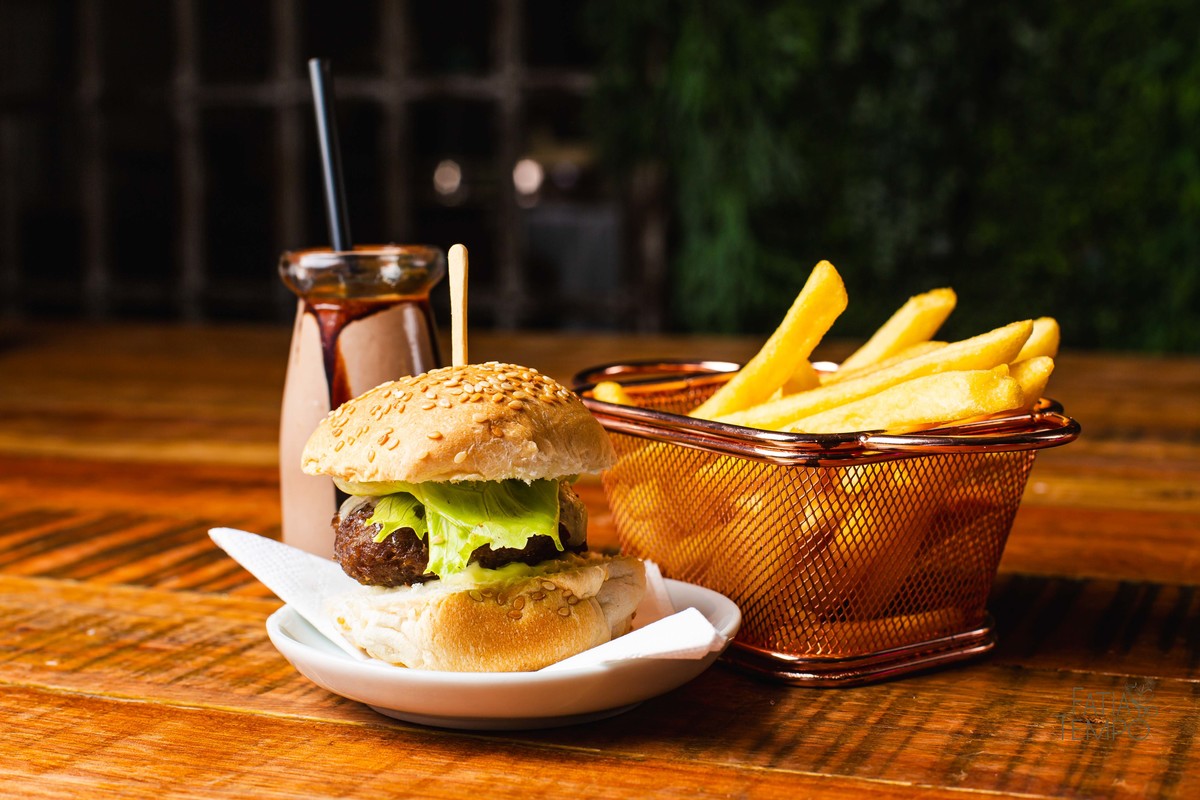 Gastronomia, culinária, comida, cardápio, portfólio, refeição, entrada, prato principal, menu, Buffet, chef, cozinheiro, cozinheira, cozinha, cozinhando, receita, temperos, ervas, ingredientes, verduras, legumes, fome, almoço, festa, jantar, 