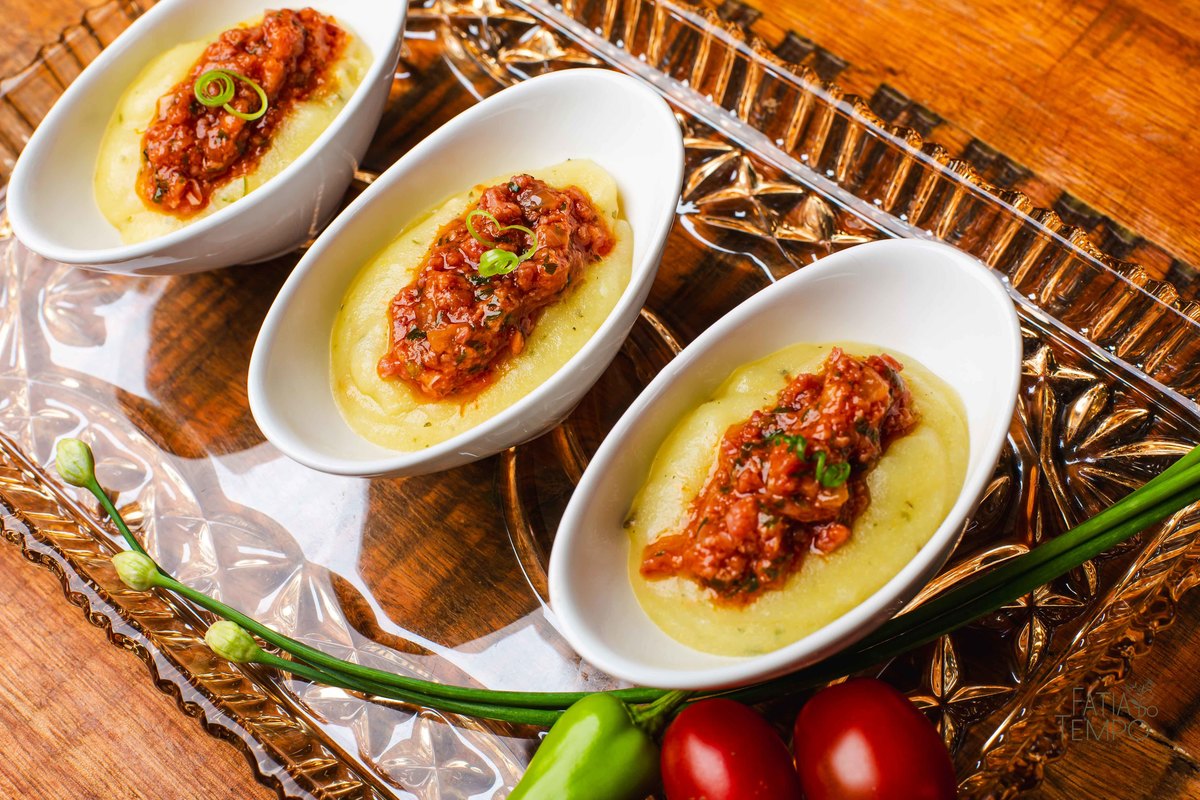 Gastronomia, culinária, comida, cardápio, portfólio, refeição, entrada, prato principal, menu, Buffet, chef, cozinheiro, cozinheira, cozinha, cozinhando, receita, temperos, ervas, ingredientes, verduras, legumes, fome, almoço, festa, jantar, 