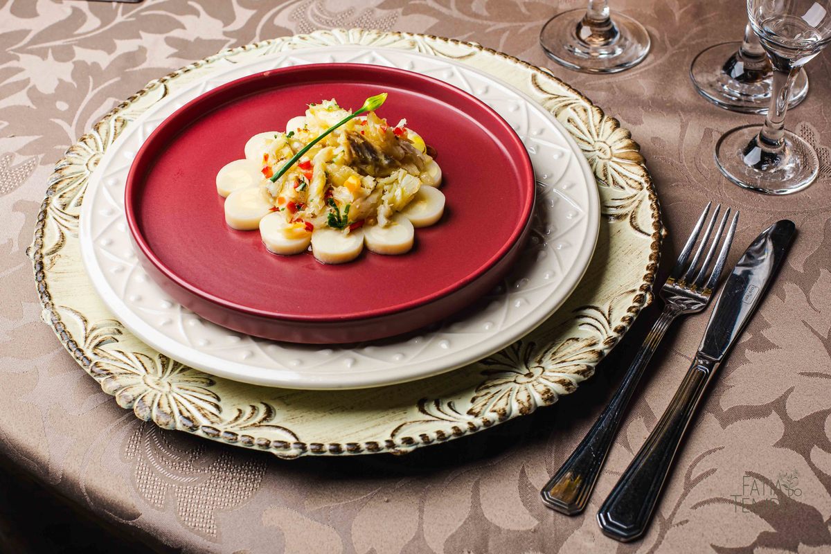 Gastronomia, culinária, comida, cardápio, portfólio, refeição, entrada, prato principal, menu, Buffet, chef, cozinheiro, cozinheira, cozinha, cozinhando, receita, temperos, ervas, ingredientes, verduras, legumes, fome, almoço, festa, jantar, 