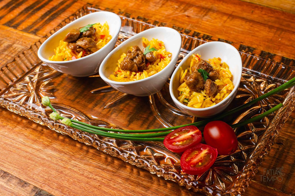 Gastronomia, culinária, comida, cardápio, portfólio, refeição, entrada, prato principal, menu, Buffet, chef, cozinheiro, cozinheira, cozinha, cozinhando, receita, temperos, ervas, ingredientes, verduras, legumes, fome, almoço, festa, jantar, 