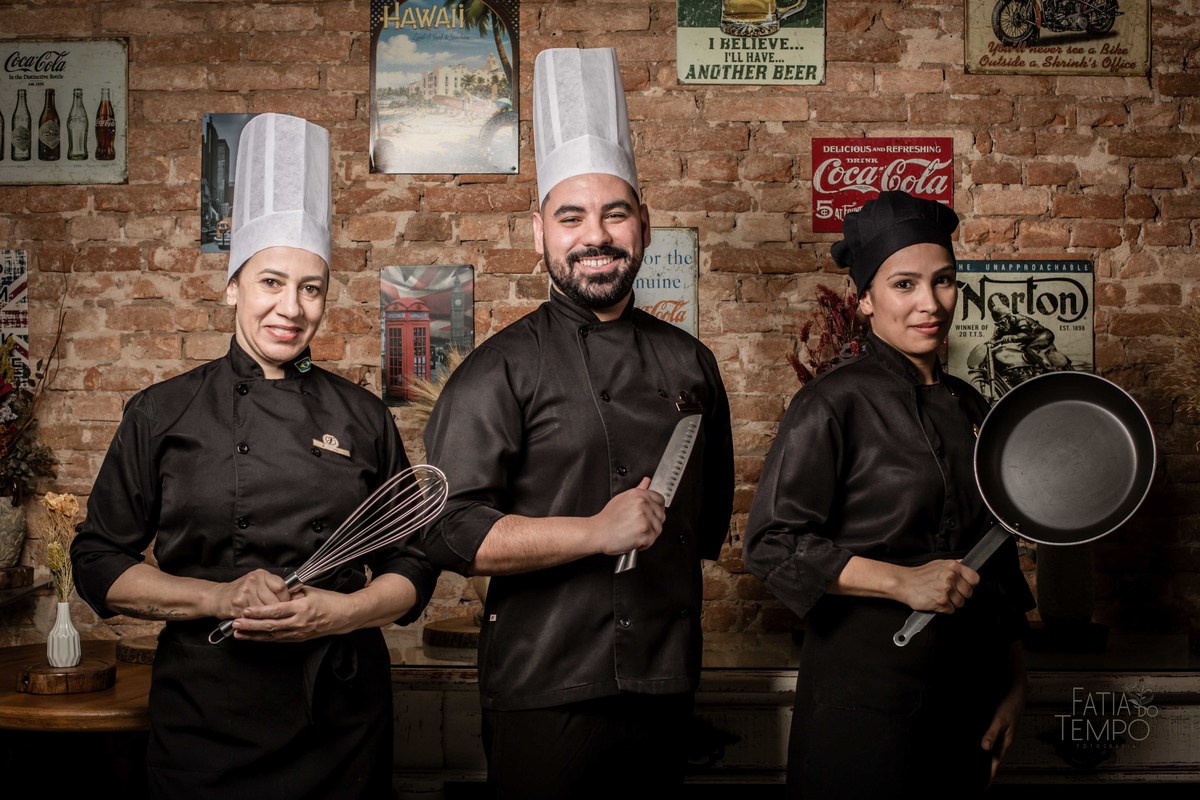 Gastronomia, culinária, comida, cardápio, portfólio, refeição, entrada, prato principal, menu, Buffet, chef, cozinheiro, cozinheira, cozinha, cozinhando, receita, temperos, ervas, ingredientes, verduras, legumes, fome, almoço, festa, jantar, 