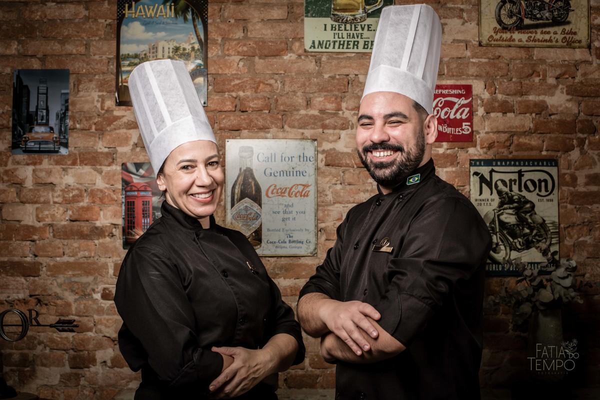 Gastronomia, culinária, comida, cardápio, portfólio, refeição, entrada, prato principal, menu, Buffet, chef, cozinheiro, cozinheira, cozinha, cozinhando, receita, temperos, ervas, ingredientes, verduras, legumes, fome, almoço, festa, jantar, 