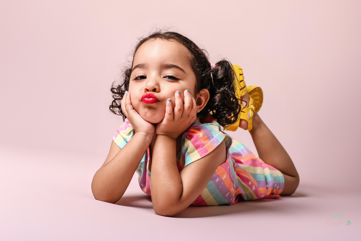 Ensaio, criança, baby, bebê, infantil, ensaio de criança, ensaio fotográfico, foto de criança, aniversário, festa, happy birthday, m feliz aniversário, decoração, mesa decorada, família, mãe de menina, pai de menina, cores, colorido, menino, mundo rosa, 