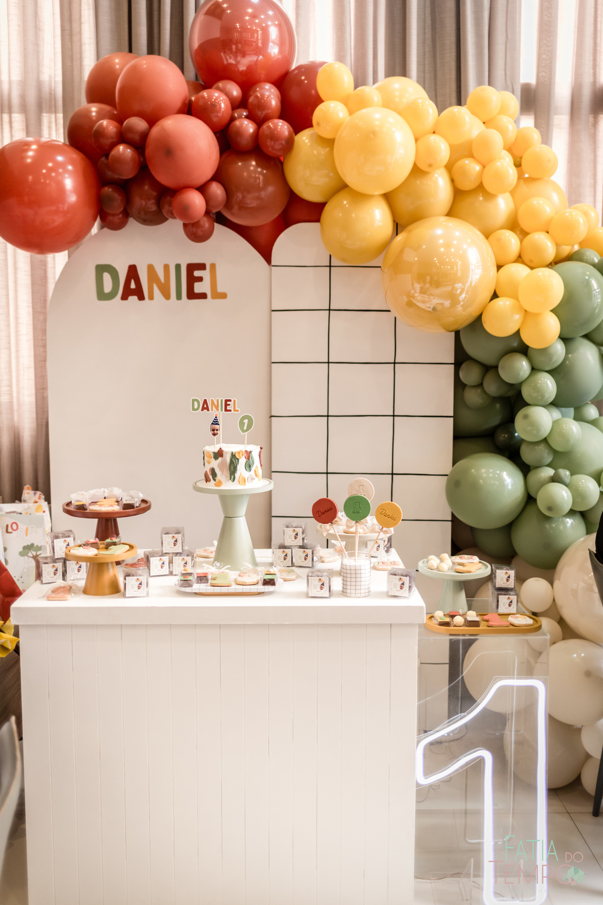 festa de aniversario em casa, festa no salao de festas, festa no salao de predio, festa de um ano no salao do predio, aniversario de um aninho, fotos de um aninho, decoracao de um aninho, decoracao de aniversario minimalista