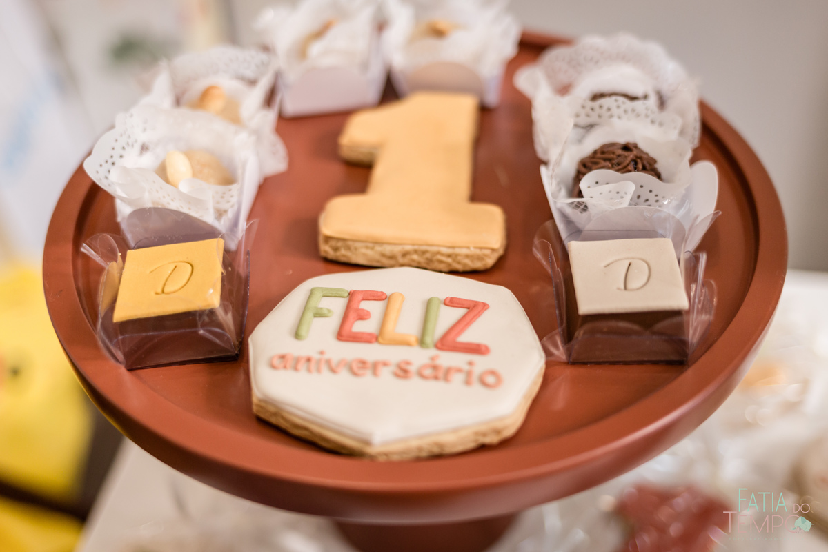 festa de aniversario em casa, festa no salao de festas, festa no salao de predio, festa de um ano no salao do predio, aniversario de um aninho, fotos de um aninho, decoracao de um aninho, decoracao de aniversario minimalista