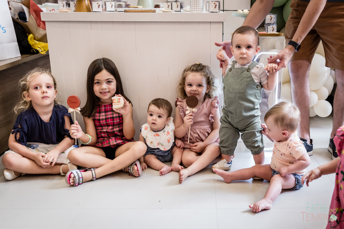 festa de aniversario em casa, festa no salao de festas, festa no salao de predio, festa de um ano no salao do predio, aniversario de um aninho, fotos de um aninho, decoracao de um aninho, decoracao de aniversario minimalista