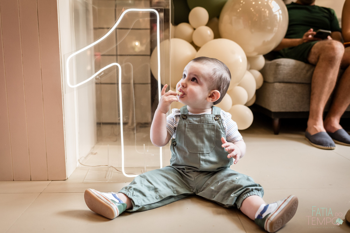 festa de aniversario em casa, festa no salao de festas, festa no salao de predio, festa de um ano no salao do predio, aniversario de um aninho, fotos de um aninho, decoracao de um aninho, decoracao de aniversario minimalista