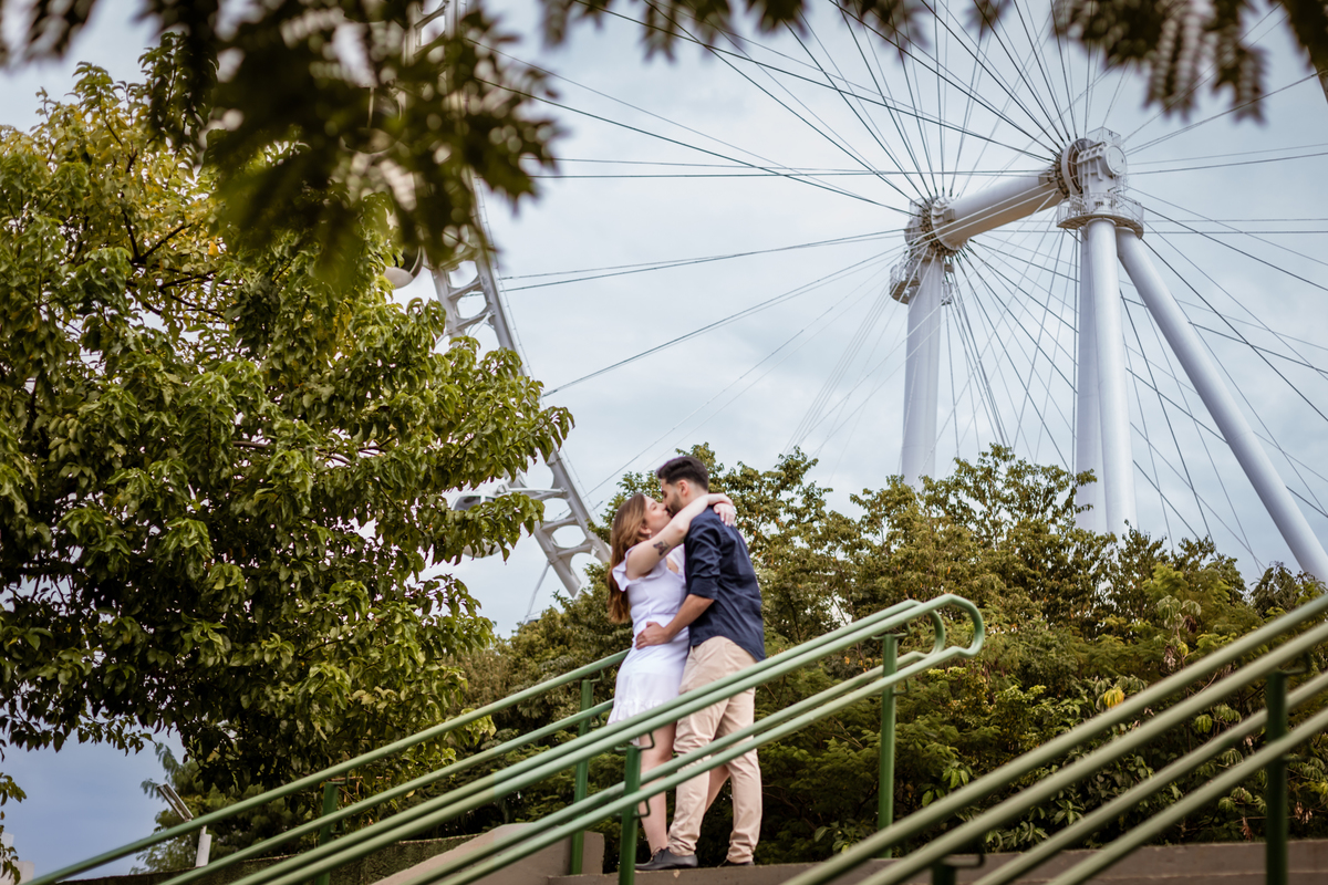 pre wedding, pré casamento, parque villa lobos, ensaio fotográfico, CASAMENTO, noiva, noivo, foto professional, vestido de noiva, namorados, marido, esposa, decoração, carrossel, roda gigante, felicidade, casamento no campo, amor, familia, 