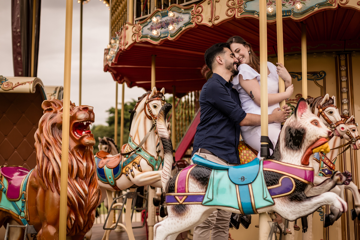 pre wedding, pré casamento, parque villa lobos, ensaio fotográfico, CASAMENTO, noiva, noivo, foto professional, vestido de noiva, namorados, marido, esposa, decoração, carrossel, roda gigante, felicidade, casamento no campo, amor, familia, 