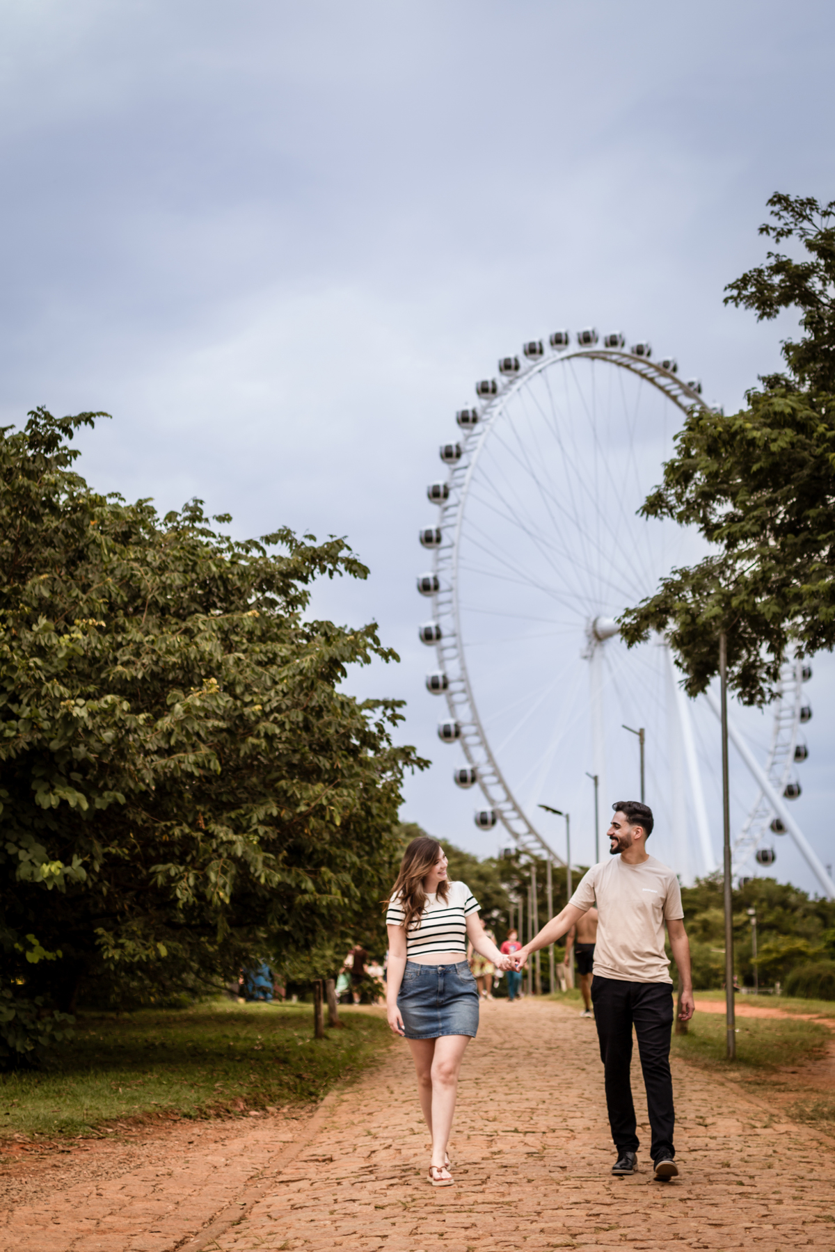 pre wedding, pré casamento, parque villa lobos, ensaio fotográfico, CASAMENTO, noiva, noivo, foto professional, vestido de noiva, namorados, marido, esposa, decoração, carrossel, roda gigante, felicidade, casamento no campo, amor, familia, 