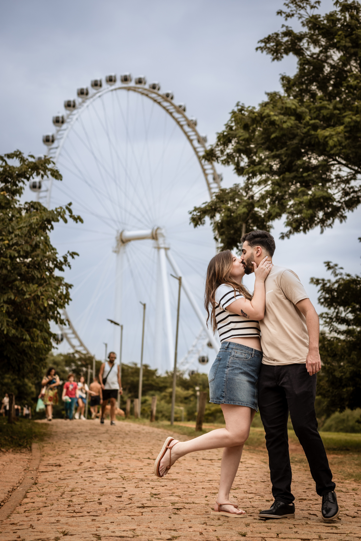 pre wedding, pré casamento, parque villa lobos, ensaio fotográfico, CASAMENTO, noiva, noivo, foto professional, vestido de noiva, namorados, marido, esposa, decoração, carrossel, roda gigante, felicidade, casamento no campo, amor, familia, 