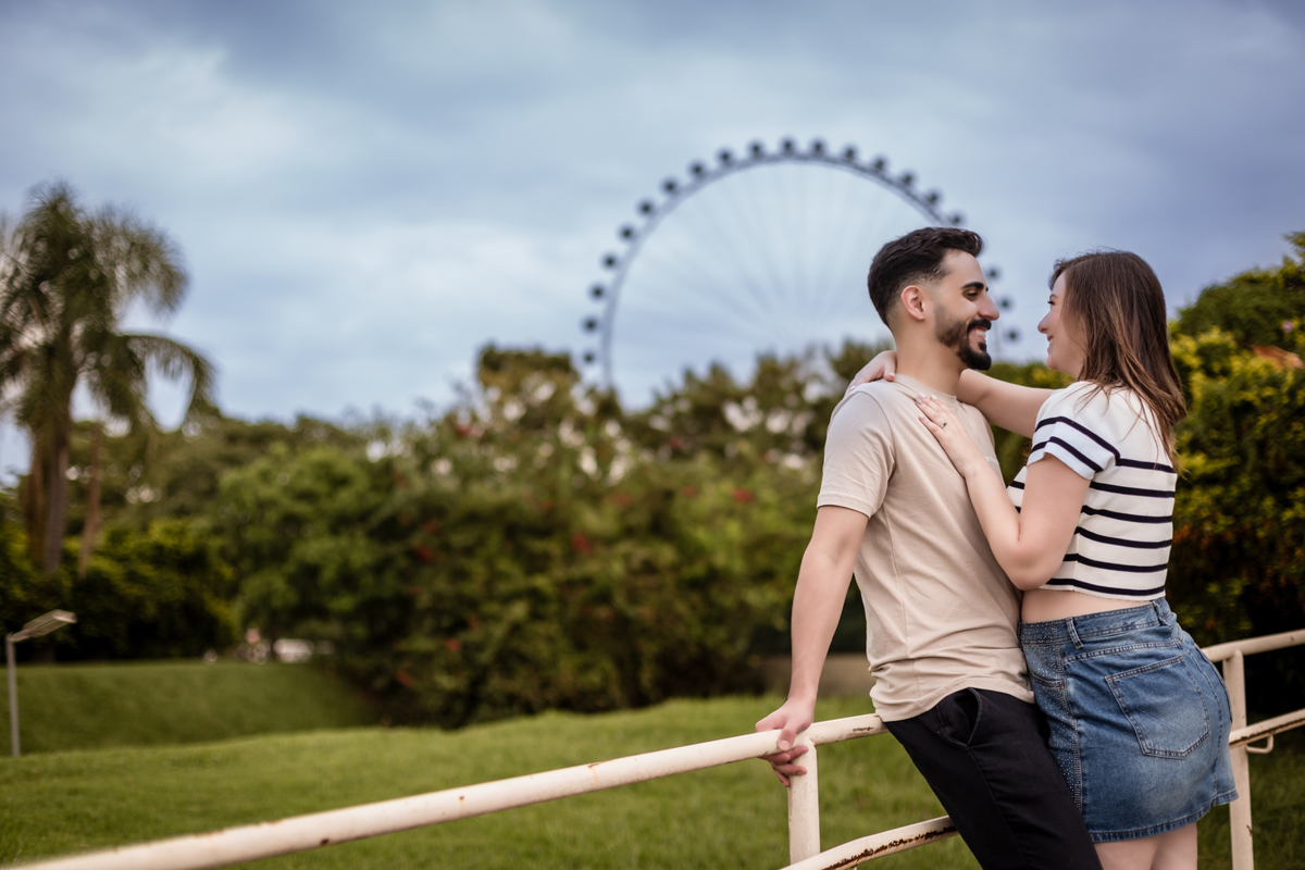 pre wedding, pré casamento, parque villa lobos, ensaio fotográfico, CASAMENTO, noiva, noivo, foto professional, vestido de noiva, namorados, marido, esposa, decoração, carrossel, roda gigante, felicidade, casamento no campo, amor, familia, 