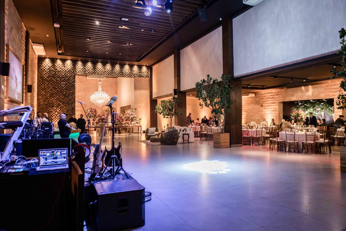 Casamento, luxo, glamour, bom gosto, noiva, noivo, wedding, mini wedding, decoração, balada, festa, buffet, mesa decorada, iluminação, dj, assessoria, cerimonial, igreja, cerimônia, ensaio fotográfico, joias, familia, amigos, eventos sociais, amor, love