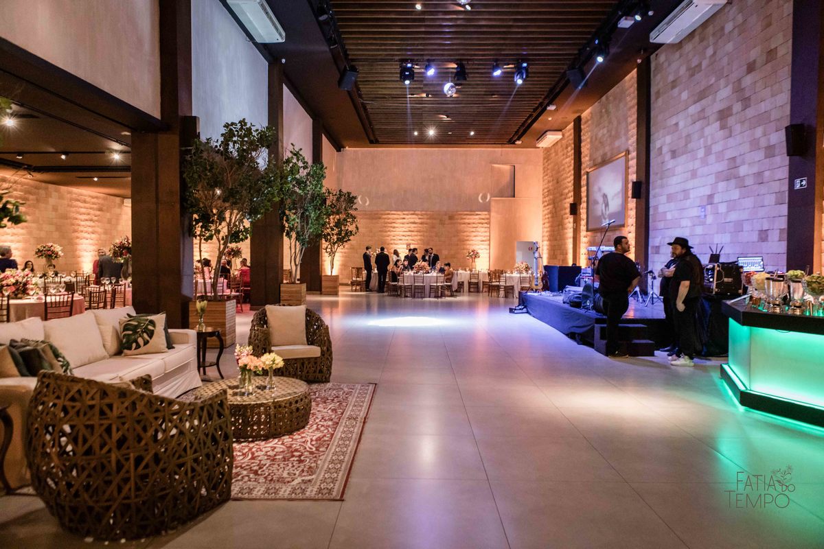 Casamento, luxo, glamour, bom gosto, noiva, noivo, wedding, mini wedding, decoração, balada, festa, buffet, mesa decorada, iluminação, dj, assessoria, cerimonial, igreja, cerimônia, ensaio fotográfico, joias, familia, amigos, eventos sociais, amor, love