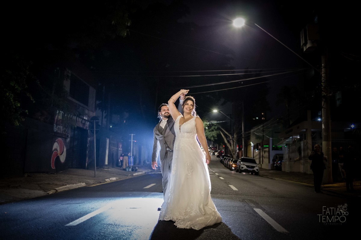 Casamento, luxo, glamour, bom gosto, noiva, noivo, wedding, mini wedding, decoração, balada, festa, buffet, mesa decorada, iluminação, dj, assessoria, cerimonial, igreja, cerimônia, ensaio fotográfico, joias, familia, amigos, eventos sociais, amor, love