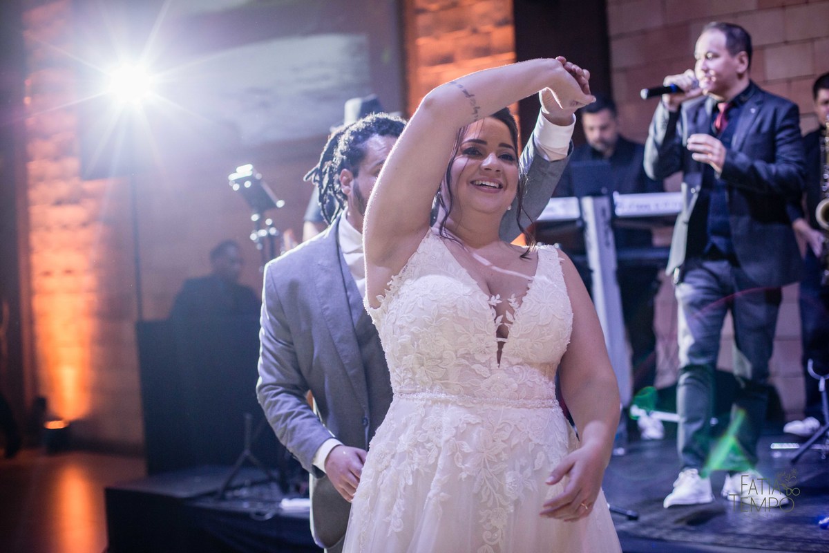 Casamento, luxo, glamour, bom gosto, noiva, noivo, wedding, mini wedding, decoração, balada, festa, buffet, mesa decorada, iluminação, dj, assessoria, cerimonial, igreja, cerimônia, ensaio fotográfico, joias, familia, amigos, eventos sociais, amor, love