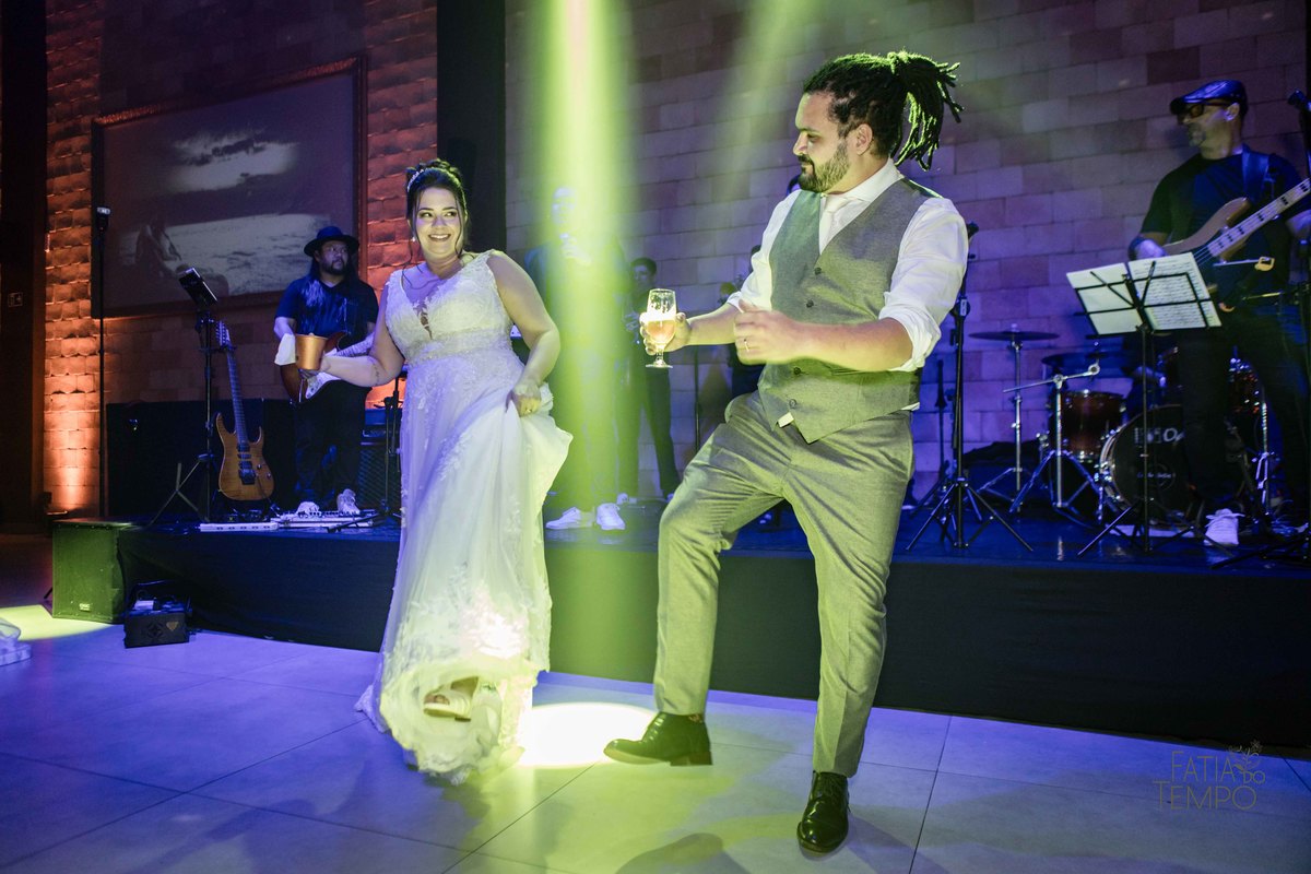 Casamento, luxo, glamour, bom gosto, noiva, noivo, wedding, mini wedding, decoração, balada, festa, buffet, mesa decorada, iluminação, dj, assessoria, cerimonial, igreja, cerimônia, ensaio fotográfico, joias, familia, amigos, eventos sociais, amor, love