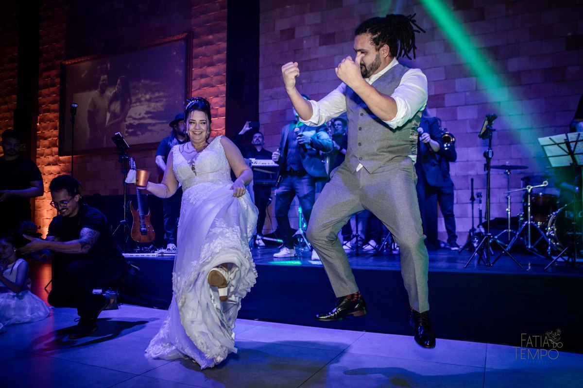 Casamento, luxo, glamour, bom gosto, noiva, noivo, wedding, mini wedding, decoração, balada, festa, buffet, mesa decorada, iluminação, dj, assessoria, cerimonial, igreja, cerimônia, ensaio fotográfico, joias, familia, amigos, eventos sociais, amor, love