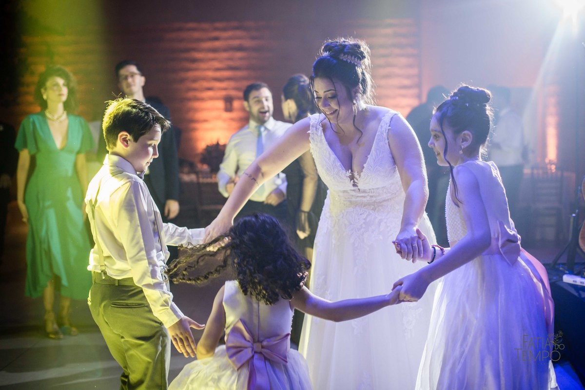 Casamento, luxo, glamour, bom gosto, noiva, noivo, wedding, mini wedding, decoração, balada, festa, buffet, mesa decorada, iluminação, dj, assessoria, cerimonial, igreja, cerimônia, ensaio fotográfico, joias, familia, amigos, eventos sociais, amor, love