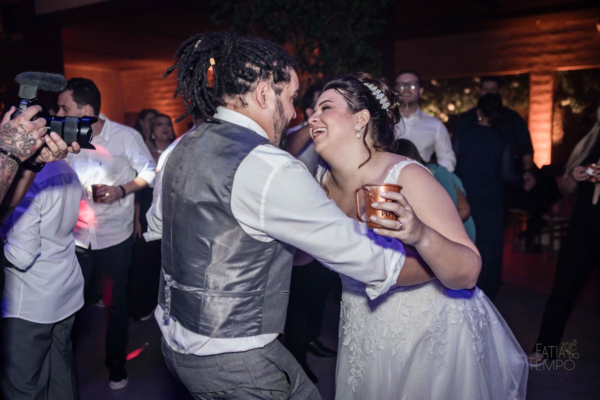 Casamento, luxo, glamour, bom gosto, noiva, noivo, wedding, mini wedding, decoração, balada, festa, buffet, mesa decorada, iluminação, dj, assessoria, cerimonial, igreja, cerimônia, ensaio fotográfico, joias, familia, amigos, eventos sociais, amor, love