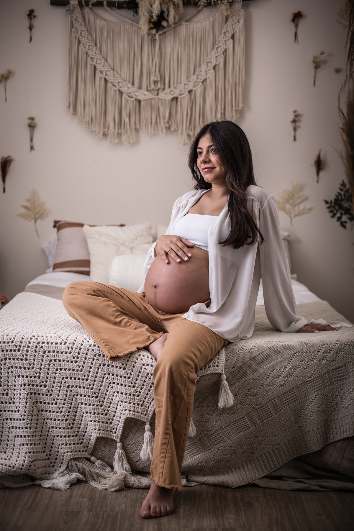 ensaio gestante, ensaio gravida, ensaio de gestante, ensaio em estudio, fotografia de gestante, fotos de gestante, cenario boho chic, estudio boho chic, ensaio fotografico gestante, ensaio fotografico gravida, gravida, gravida de calça