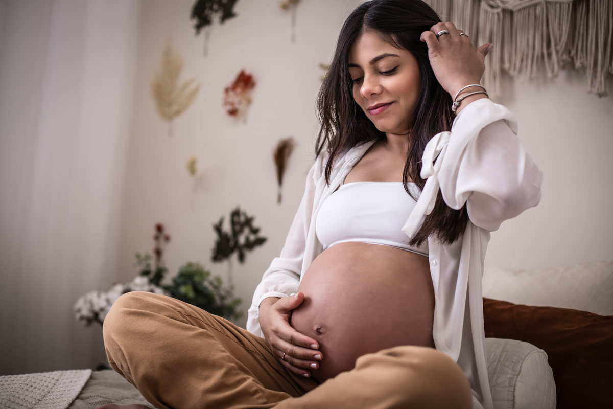 ensaio gestante, ensaio gravida, ensaio de gestante, ensaio em estudio, fotografia de gestante, fotos de gestante, cenario boho chic, estudio boho chic, ensaio fotografico gestante, ensaio fotografico gravida, gravida, gravida de calça