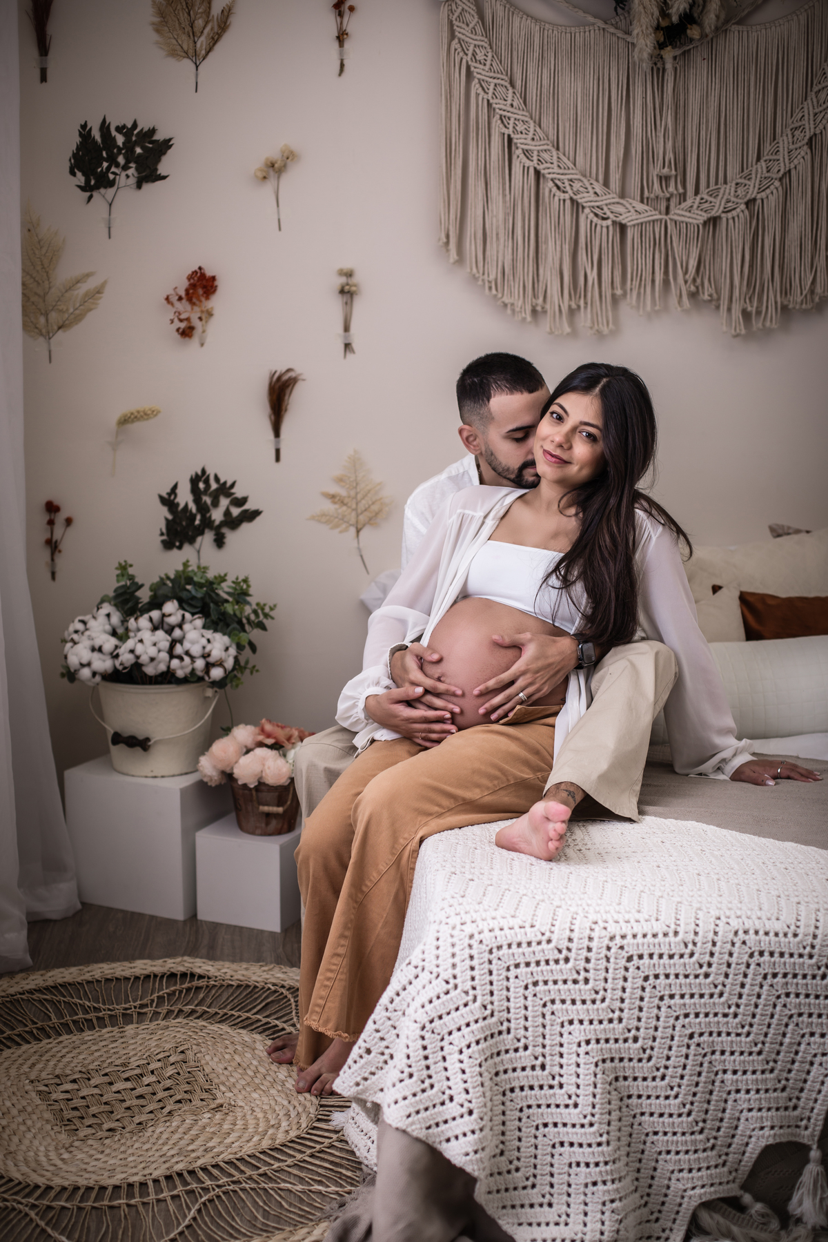 ensaio gestante, ensaio gravida, ensaio de gestante, ensaio em estudio, fotografia de gestante, fotos de gestante, cenario boho chic, estudio boho chic, ensaio fotografico gestante, ensaio fotografico gravida, gravida, gravida de calça