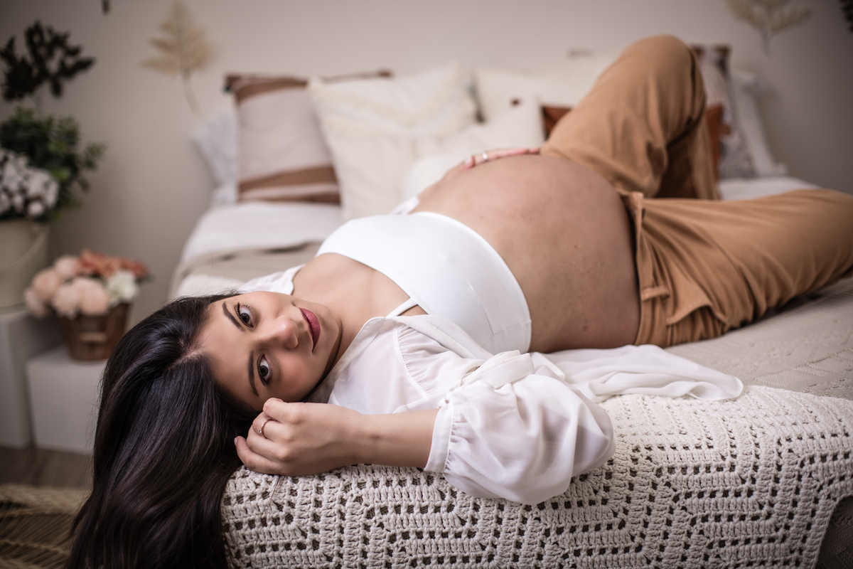 ensaio gestante, ensaio gravida, ensaio de gestante, ensaio em estudio, fotografia de gestante, fotos de gestante, cenario boho chic, estudio boho chic, ensaio fotografico gestante, ensaio fotografico gravida, gravida, gravida de calça